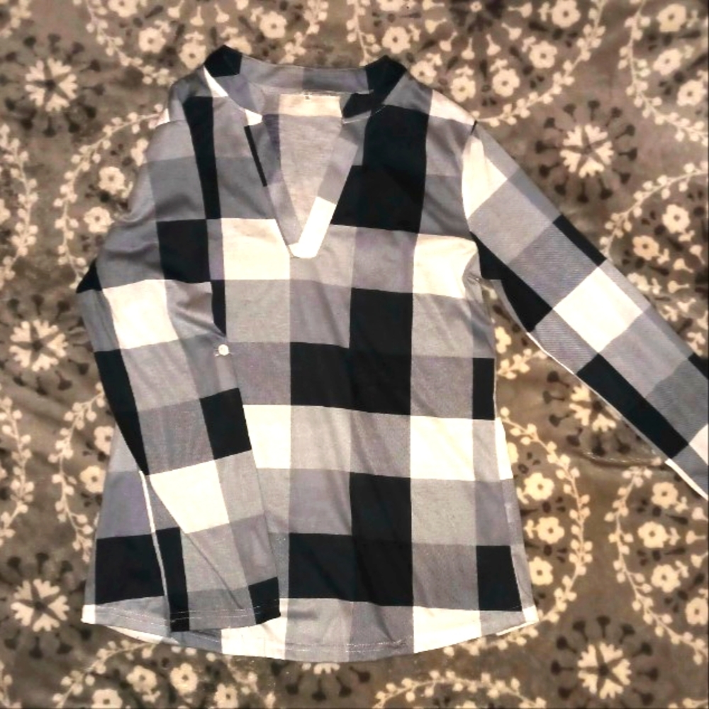 ♡Small Flannel Print Longsleeve Top♡
